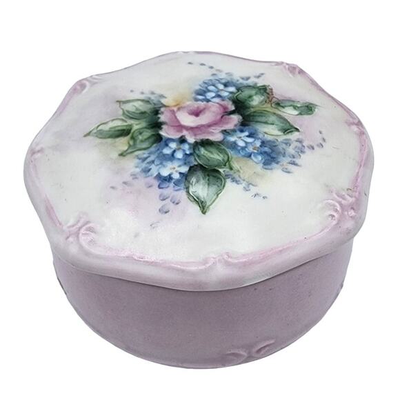 Vintage 1993 Hand Painted by Betty Dale Round Purple Flower Ceramic Keepsake Box - Picture 1 of 5